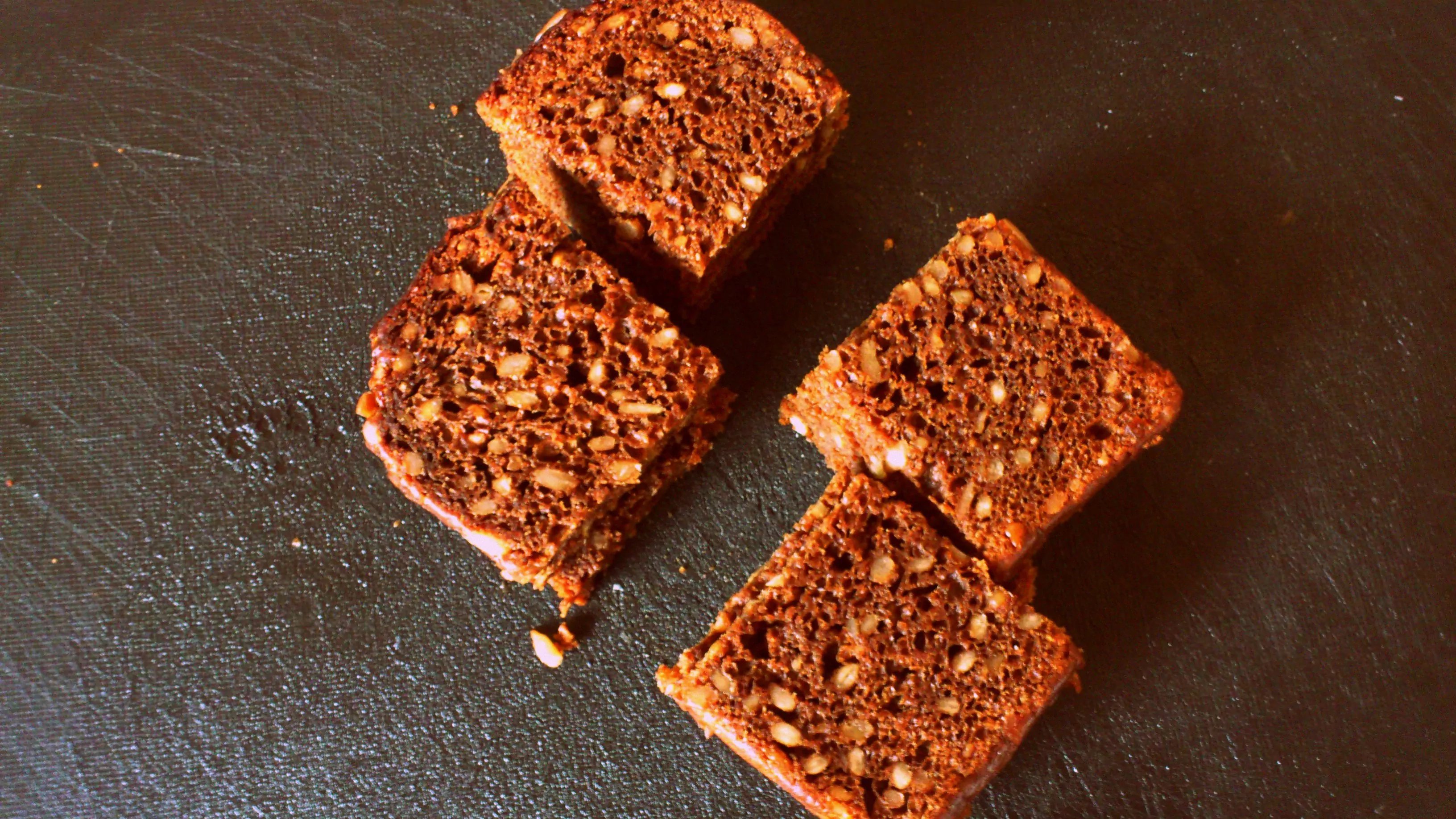 Rudzu lašmaizītes ar svaigo sieru un dillītēm