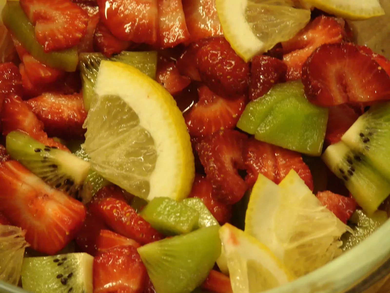 Zemeņu un kivi bole