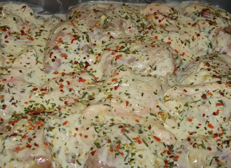 Kefyre marinuota ir kepta vištytė