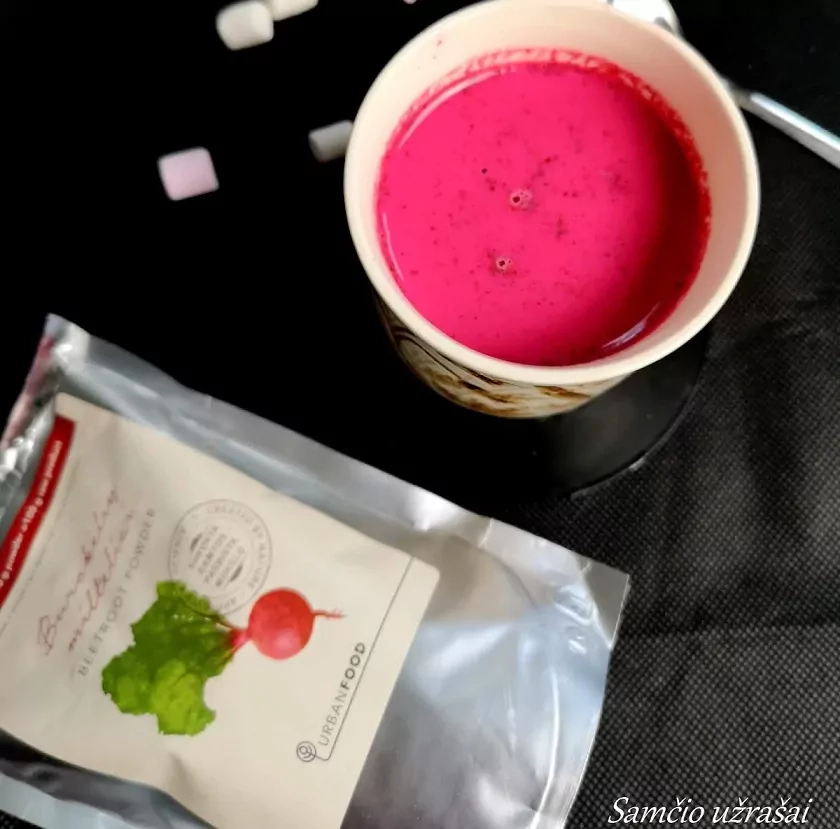 Rožinė latte (kavos nė lašelio - tinka ir veganams!)