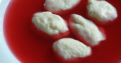 Upeņu zupa ar biezpiena klimpām