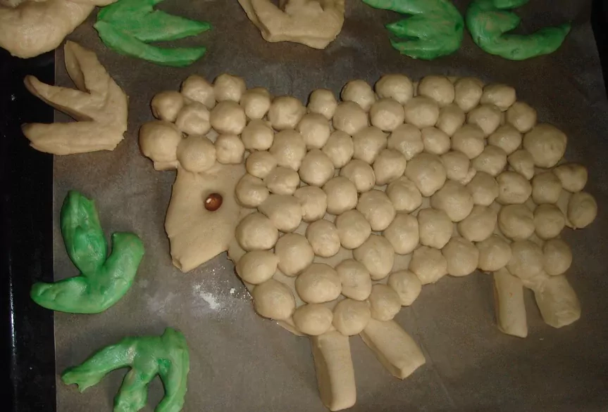 Pyragas - duonelė Velykoms "Avinukas"