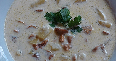 Gaileņu zupa ar saldo krējumu