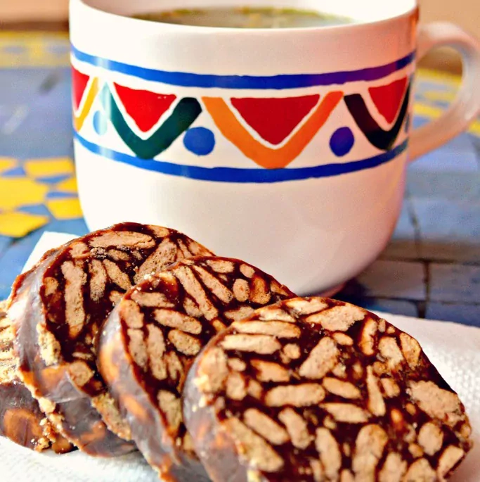 Tinginys su kakava, sviestu ir kondensuotu pienu