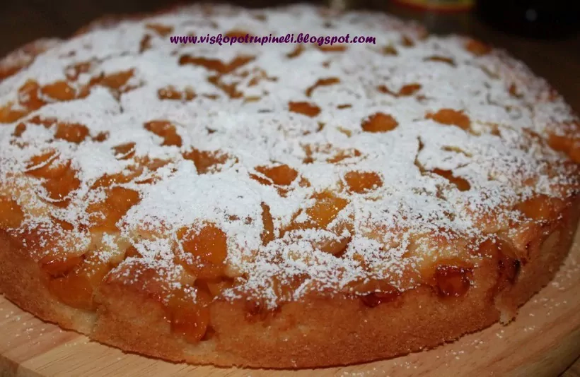 Pyragas su kaukazinėmis slyvomis (tinka ir kiti vaisiai ar uogos)