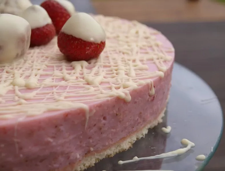 Grietininis braškių tortas - labai gaivus, lengvai pagaminamas!