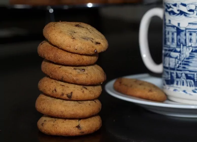 Žemės riešutų sviesto sausainiai su šokoladu