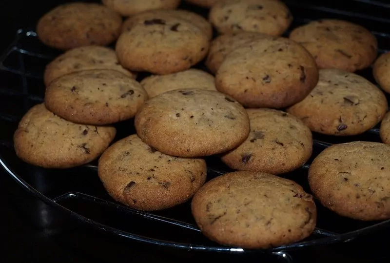Žemės riešutų sviesto sausainiai su šokoladu