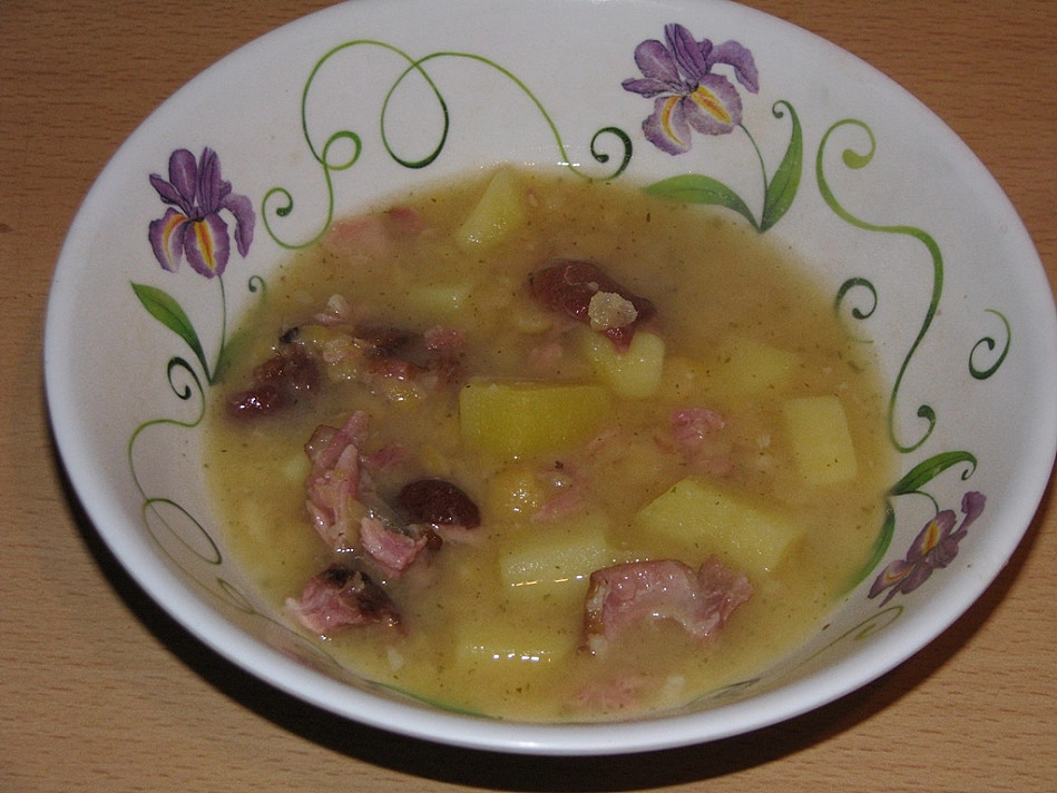 Šķelto zirņu zupa ar gaļu un kartupeļiem
