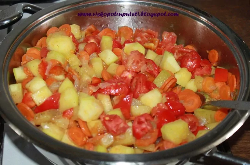 Troškinys su vištiena moliūgo puodynėje