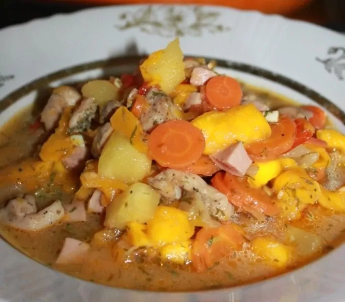 Troškinys su vištiena moliūgo puodynėje