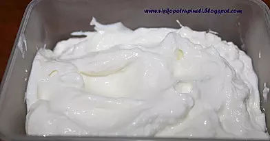 Naminė rikota - švelnaus skonio itališkas sūris, panašus į varškės kremą