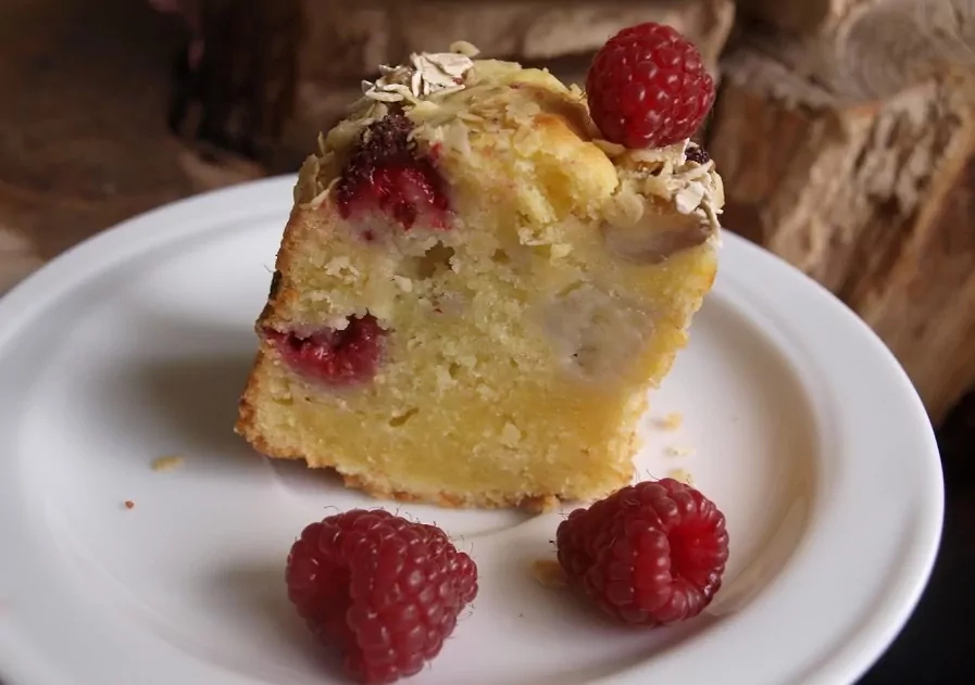 Varškės keksas su avietėmis (tinka ir šaldytos)