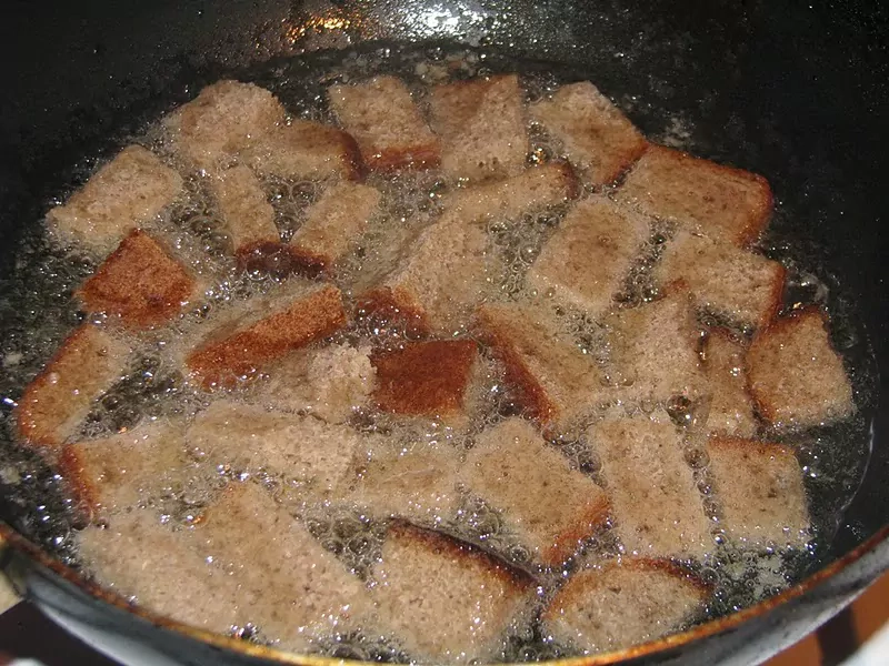 Grauzdiņu salāti ar konservētu kukurūzu un tomātiem