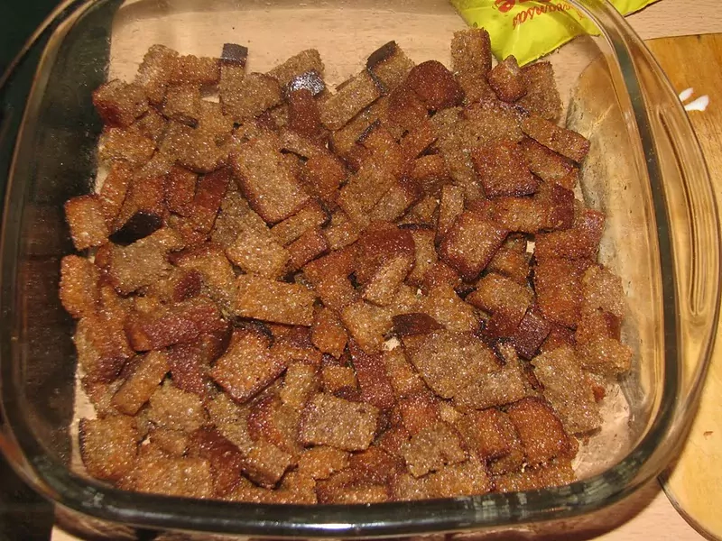 Grauzdiņu salāti ar konservētu kukurūzu un tomātiem