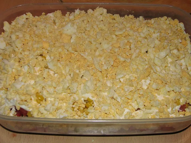 Grauzdiņu salāti ar konservētu kukurūzu un tomātiem