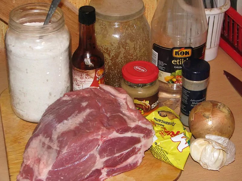 Cepeškrāsnī ceptas cūkgaļas šķēles