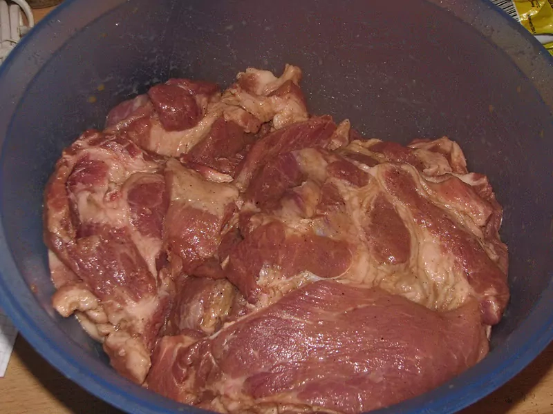 Cepeškrāsnī ceptas cūkgaļas šķēles