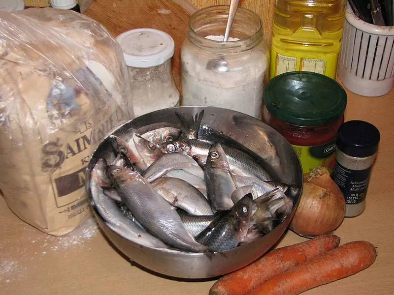 Ceptas reņģes tomātu mērcē