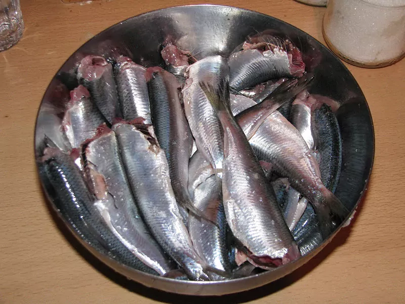 Ceptas reņģes tomātu mērcē