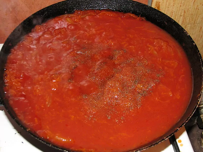 Ceptas reņģes tomātu mērcē