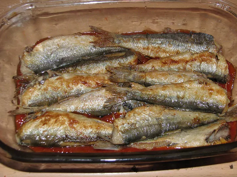 Ceptas reņģes tomātu mērcē