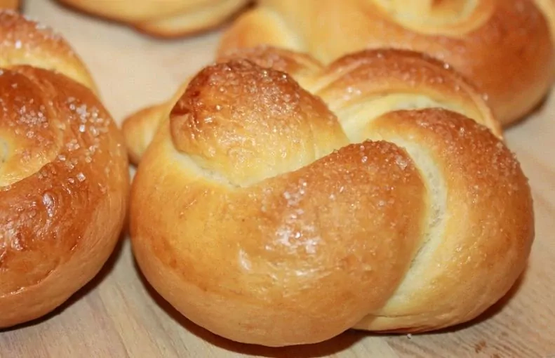 Greitos, paprastos ir minkštos mielinės bandelės su sausomis mielėmis