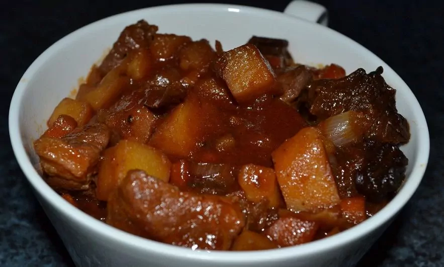 Ukrainietiškai troškinta kiauliena