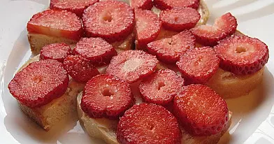 Desertinis užkandis su braškėmis "Kai užklumpa netikėti svečiai"