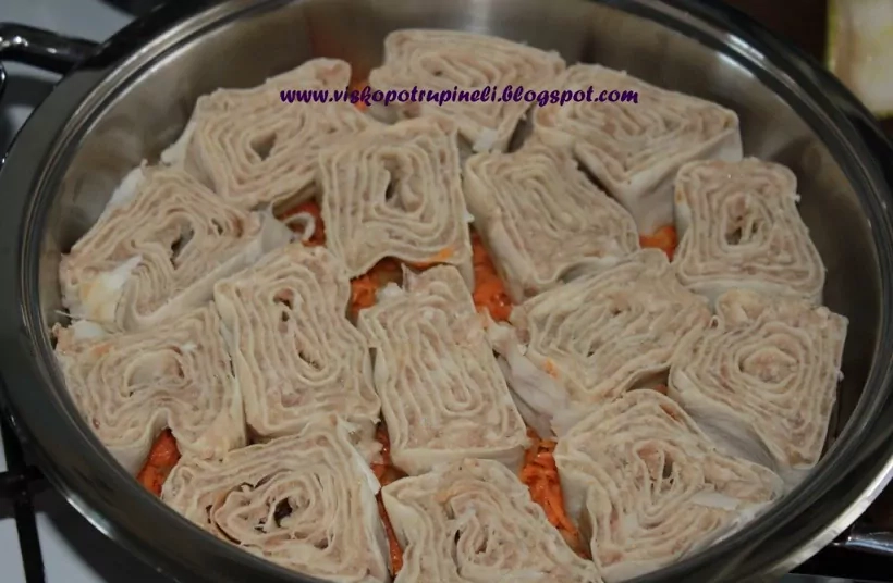 Lavašo suktinukai su malta mėsa keptuvėje (arba tinginių koldūnai)