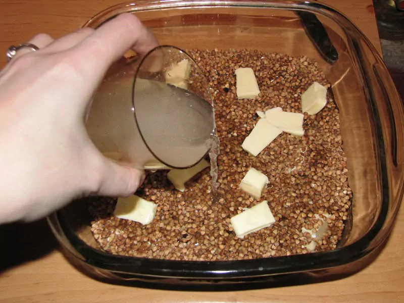 Cepeškrāsnī cepta vista ar griķiem