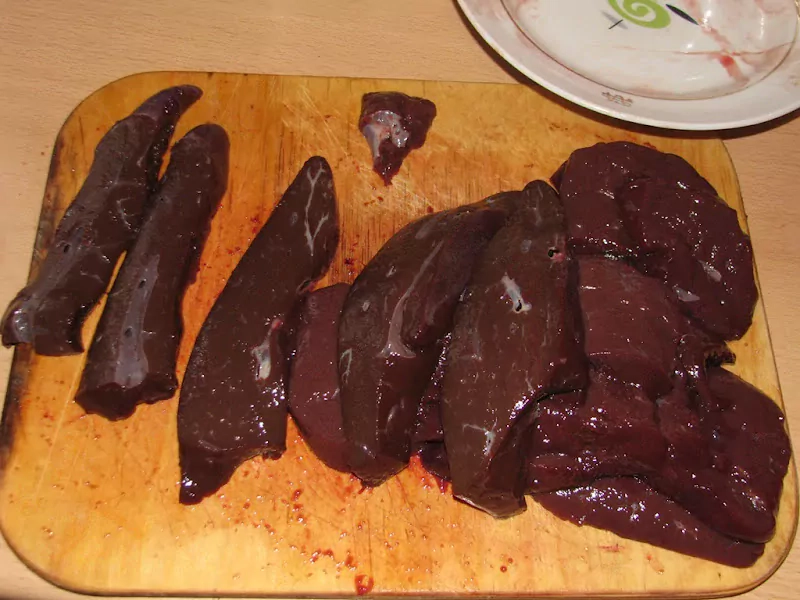 Ceptas aknas ar sīpolu mērcīti