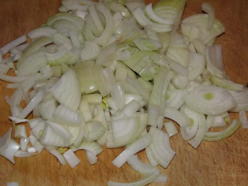 Ceptas aknas ar sīpolu mērcīti