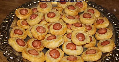 Užkandis: Sluoksniuotos tešlos kąsneliai "Sagutės" su dešrelėmis