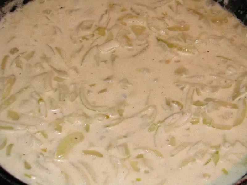 Ceptas aknas ar sīpolu mērcīti