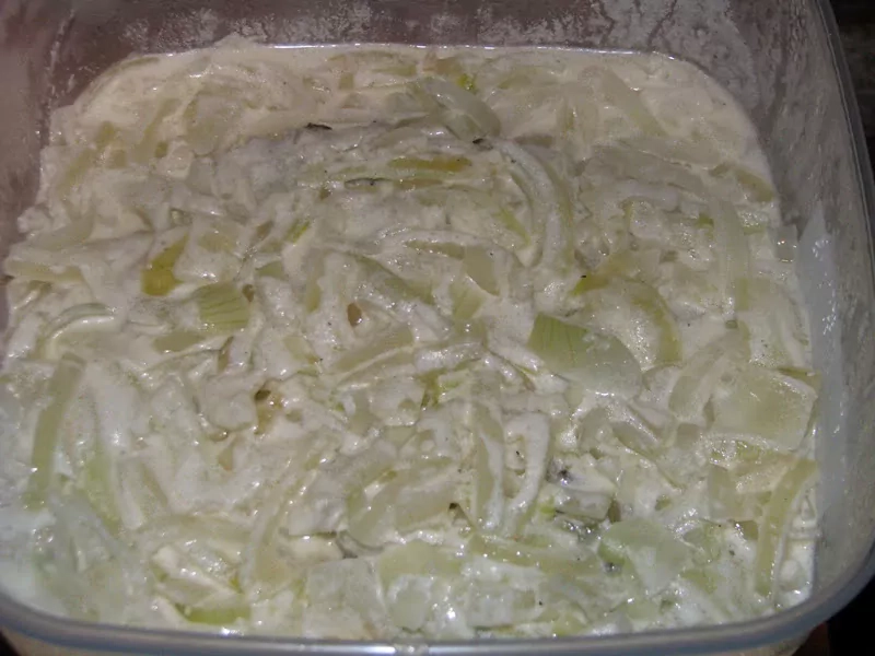 Ceptas aknas ar sīpolu mērcīti