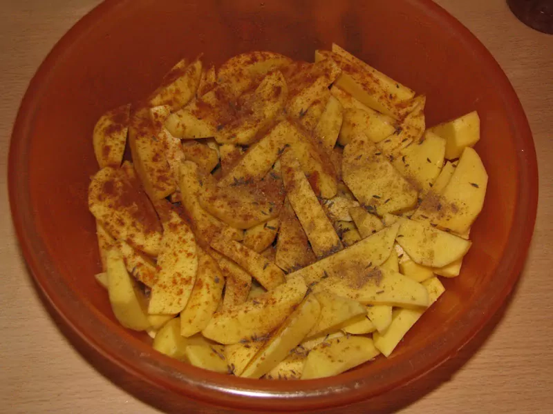 Kartupeļu daiviņas cepeškrāsnī ar ķimenēm