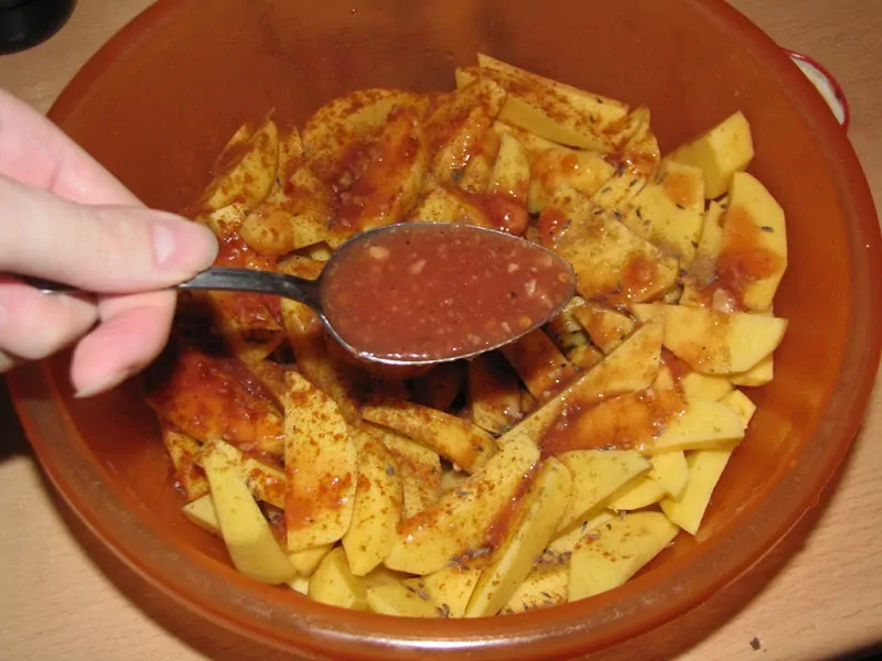 Kartupeļu daiviņas cepeškrāsnī ar ķimenēm