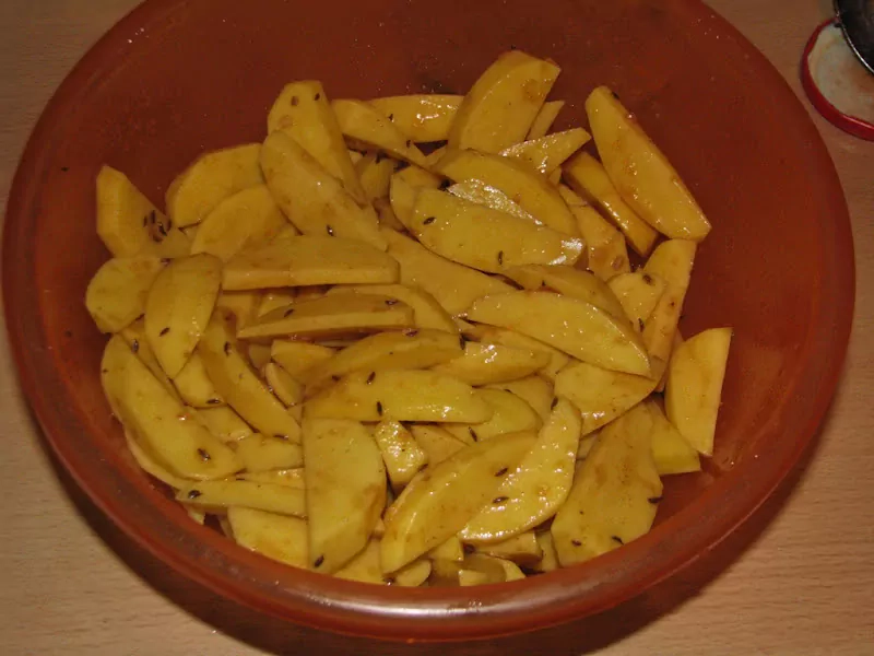 Kartupeļu daiviņas cepeškrāsnī ar ķimenēm