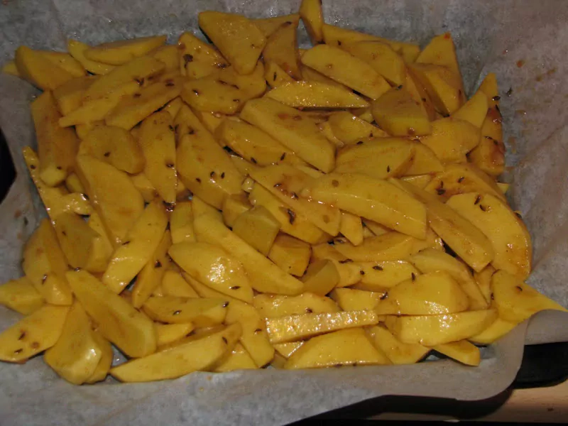 Kartupeļu daiviņas cepeškrāsnī ar ķimenēm