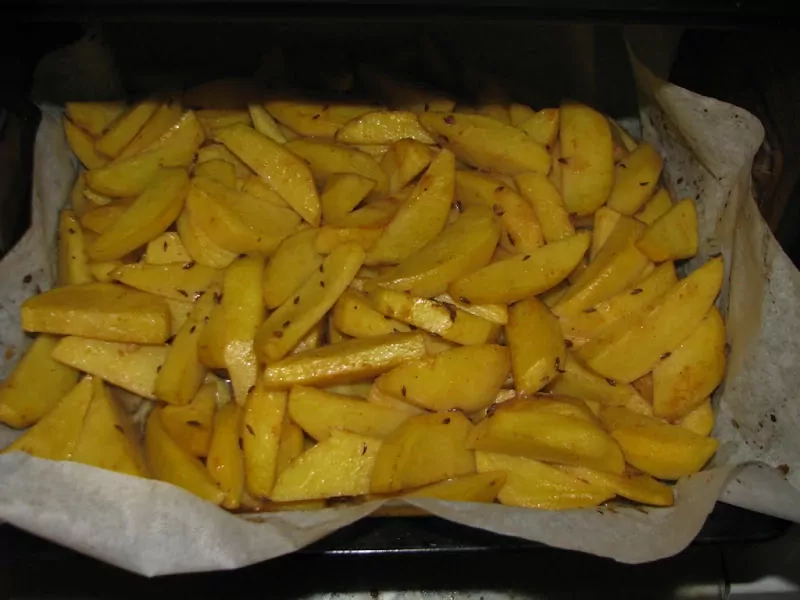 Kartupeļu daiviņas cepeškrāsnī ar ķimenēm