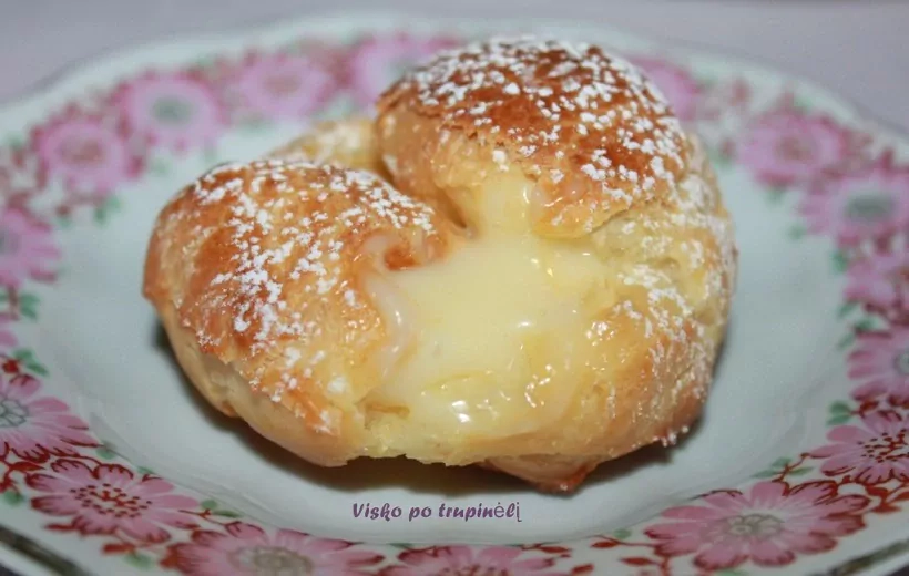 Plikyti pyragaičiai su plikytu kremu