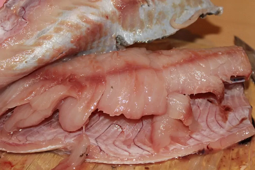 Līdakas kotletes ar baltmaizi