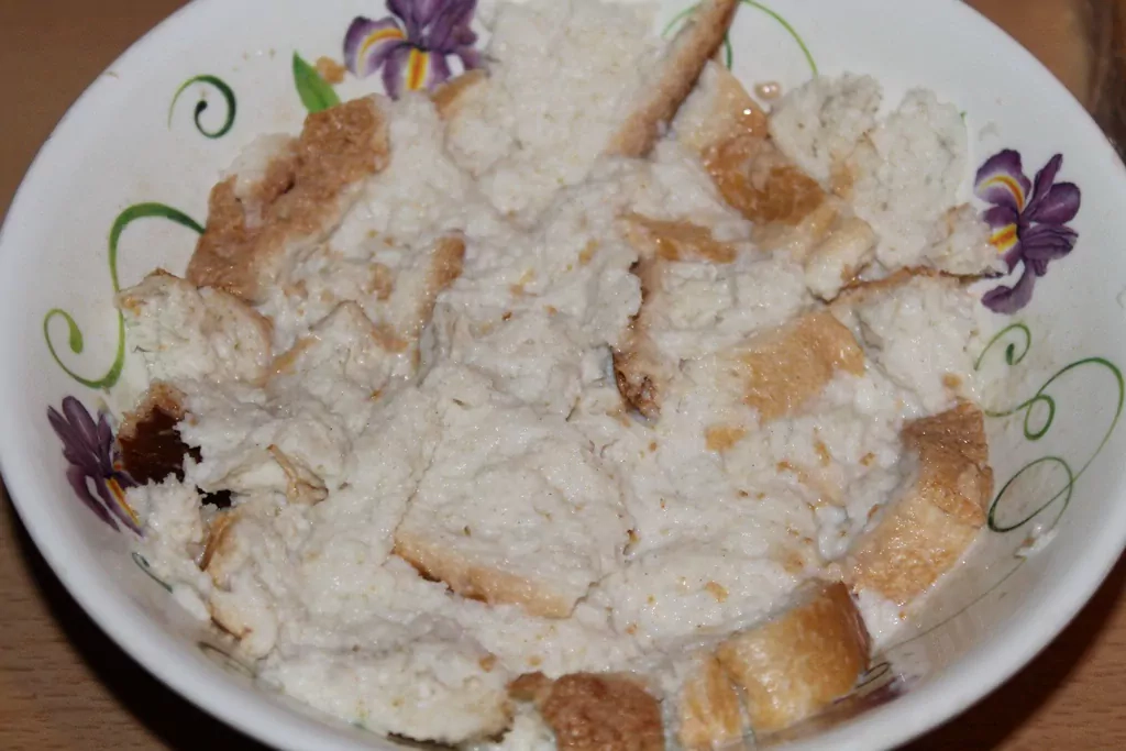 Līdakas kotletes ar baltmaizi