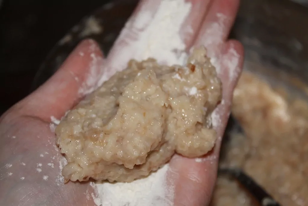 Līdakas kotletes ar baltmaizi