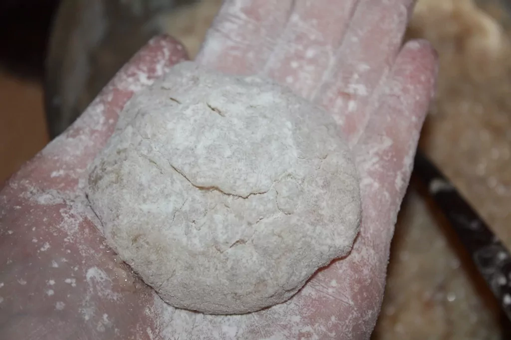 Līdakas kotletes ar baltmaizi