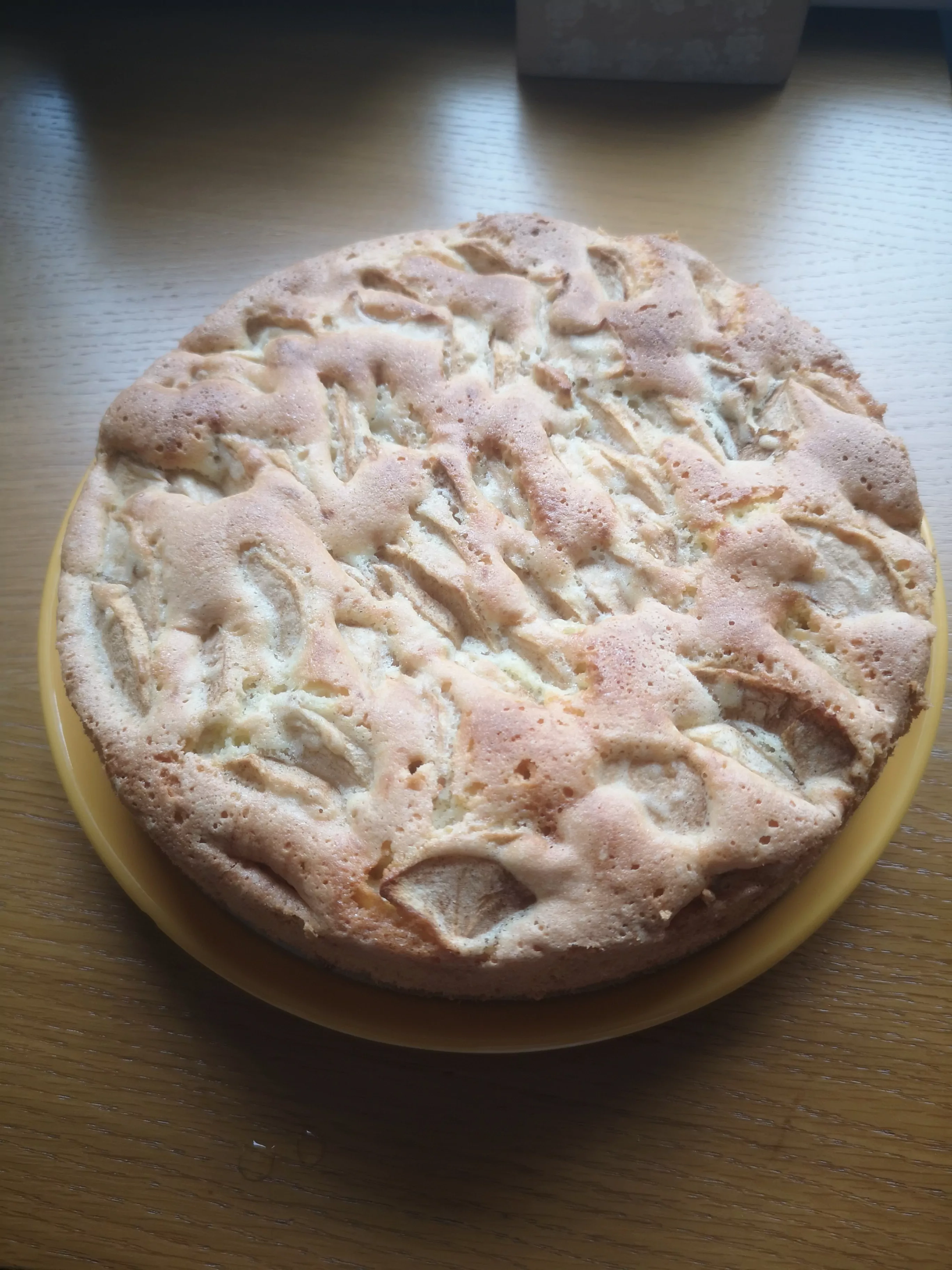 Labai paprastas, greitas ir skanus obuolių pyragas su sviestu