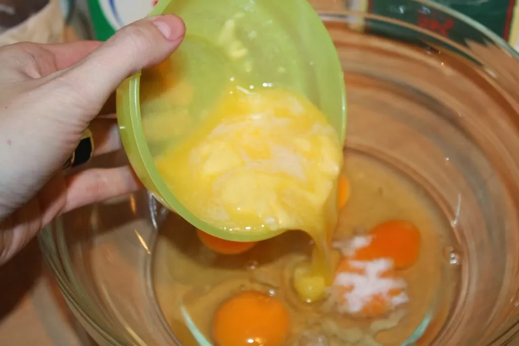 Siera kēkss ar saulē kaltētiem tomātiem