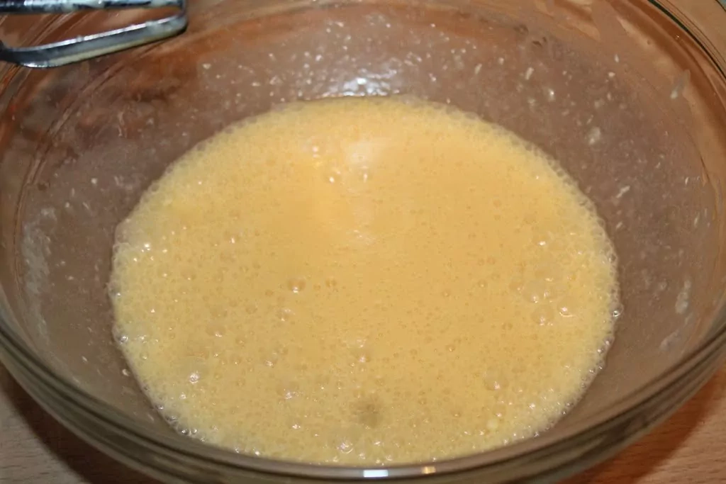 Siera kēkss ar saulē kaltētiem tomātiem