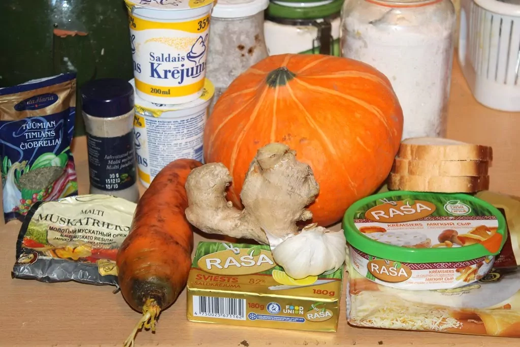 Ķirbja krēmzupa ar ingveru un svaigais krēmsiers